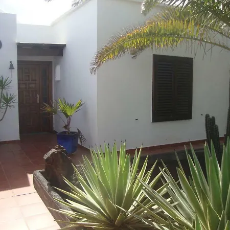 Las Palmeras Сasa de vacaciones Playa Blanca (Lanzarote)